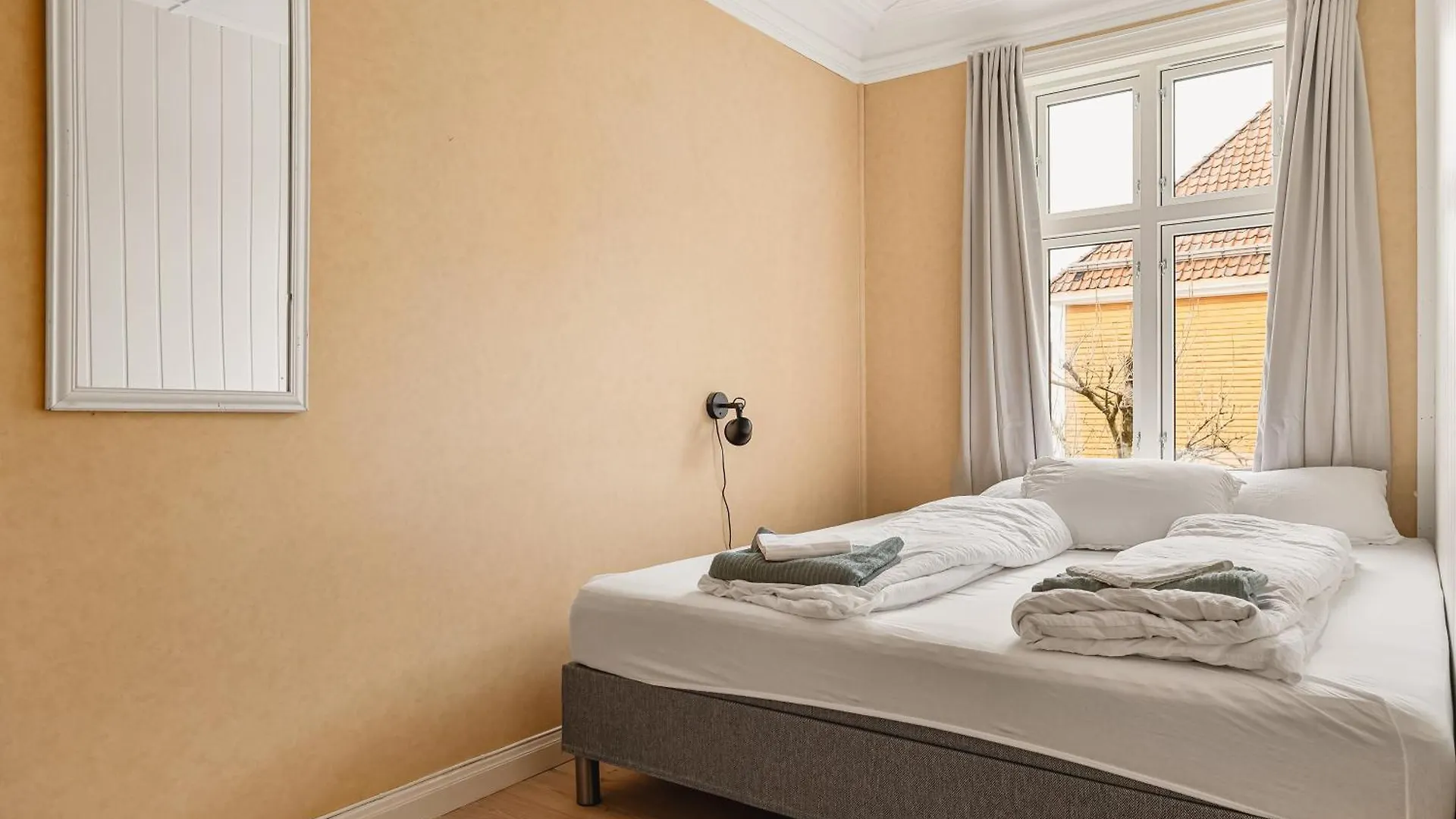 Apartment Spacious! 2024 Renovated! 4 Bedrooms! Bergen