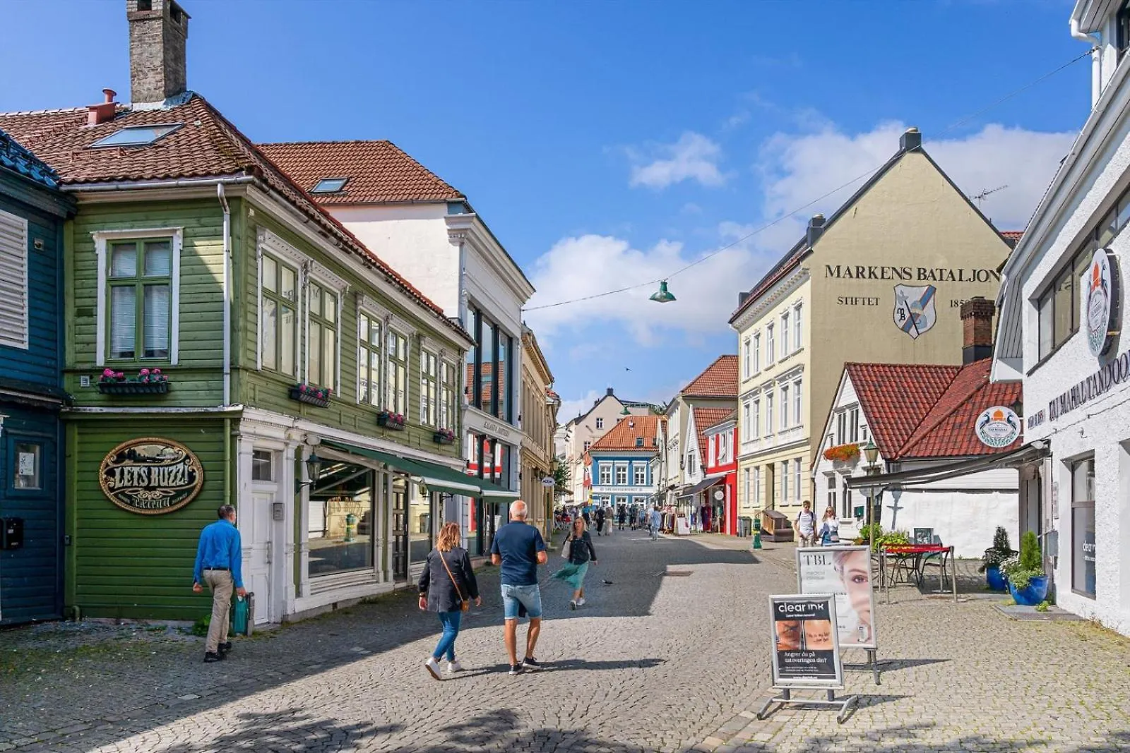 Spacious! 2024 Renovated! 4 Bedrooms! Bergen Apartment